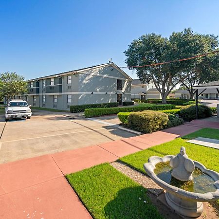 Americas Best Value Inn & Suites Brenham Buitenkant foto