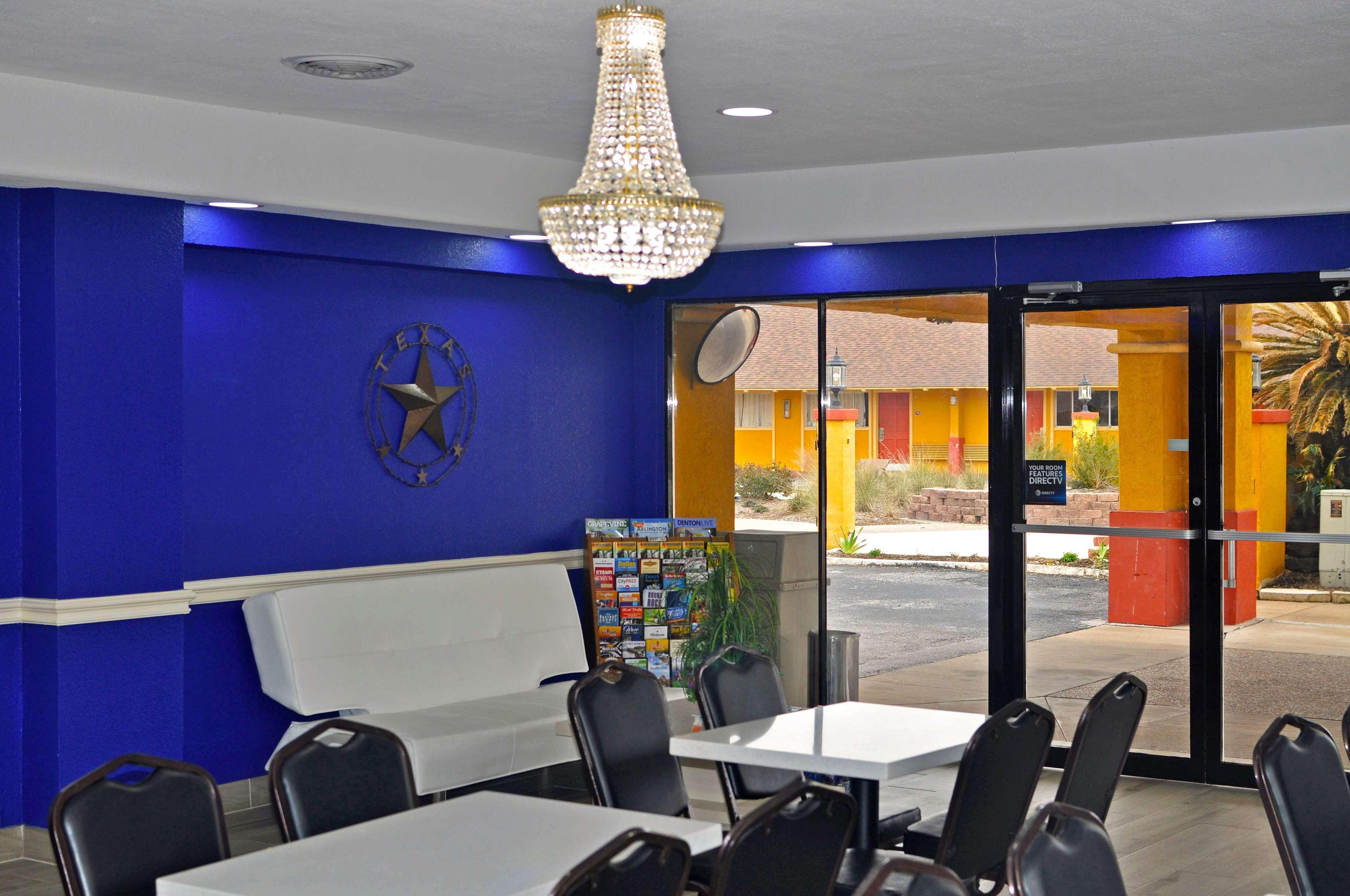 Americas Best Value Inn & Suites Brenham Buitenkant foto
