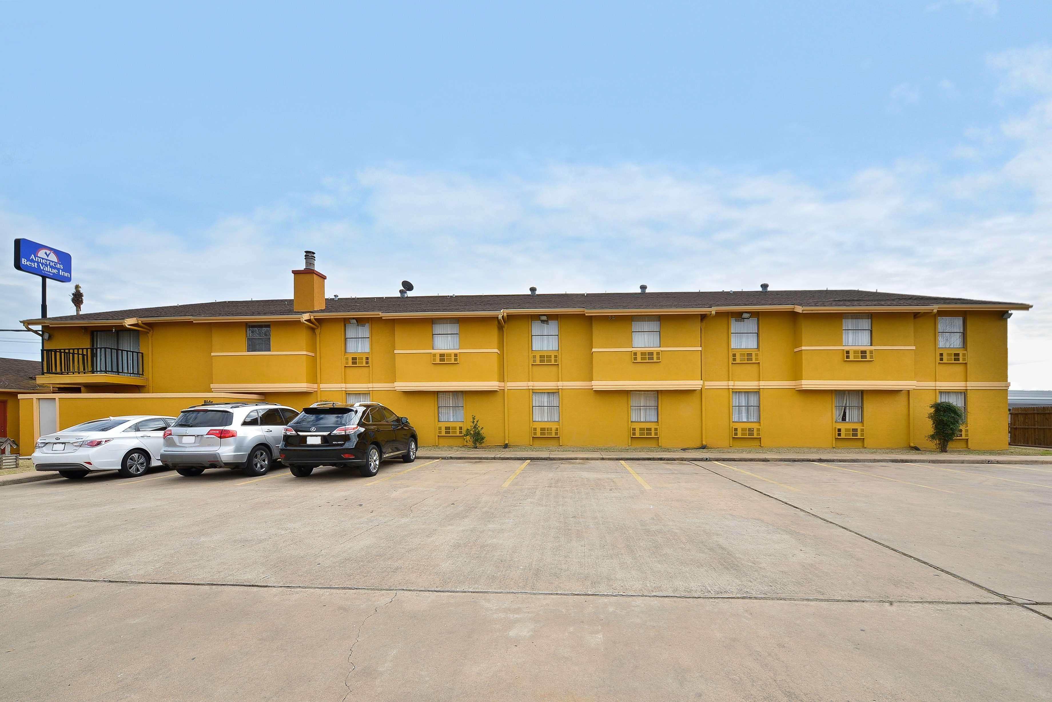 Americas Best Value Inn & Suites Brenham Buitenkant foto