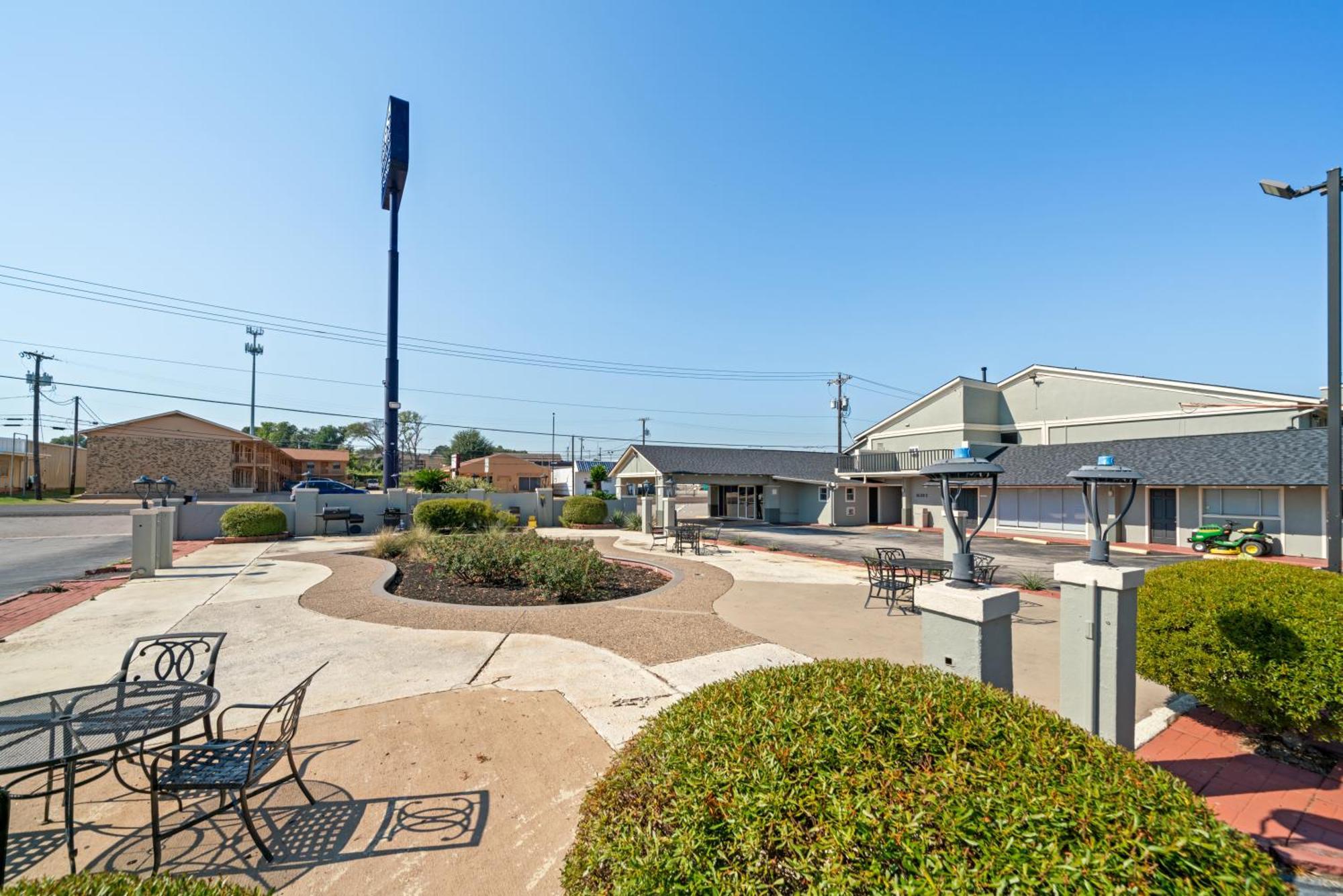Americas Best Value Inn & Suites Brenham Buitenkant foto