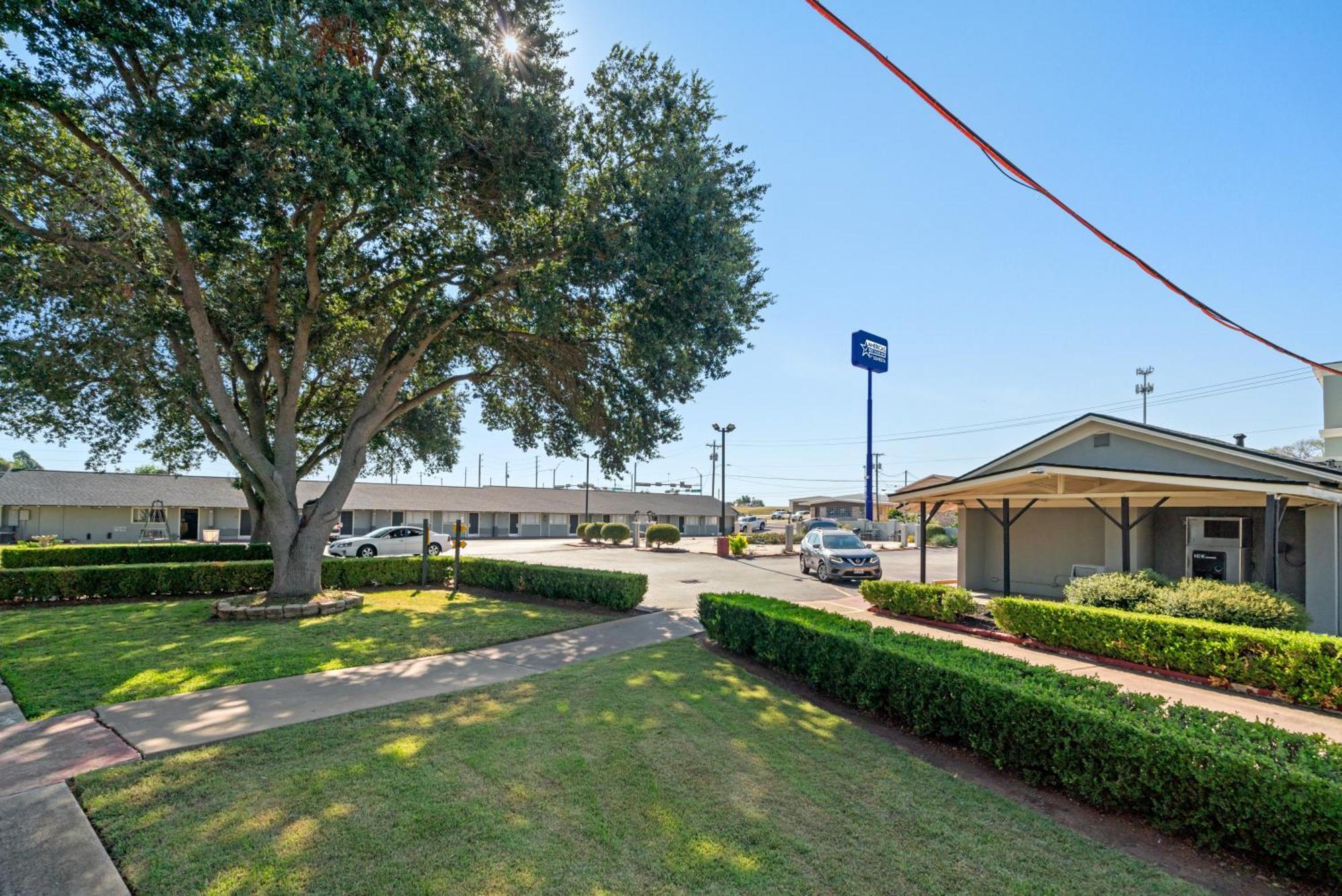 Americas Best Value Inn & Suites Brenham Buitenkant foto