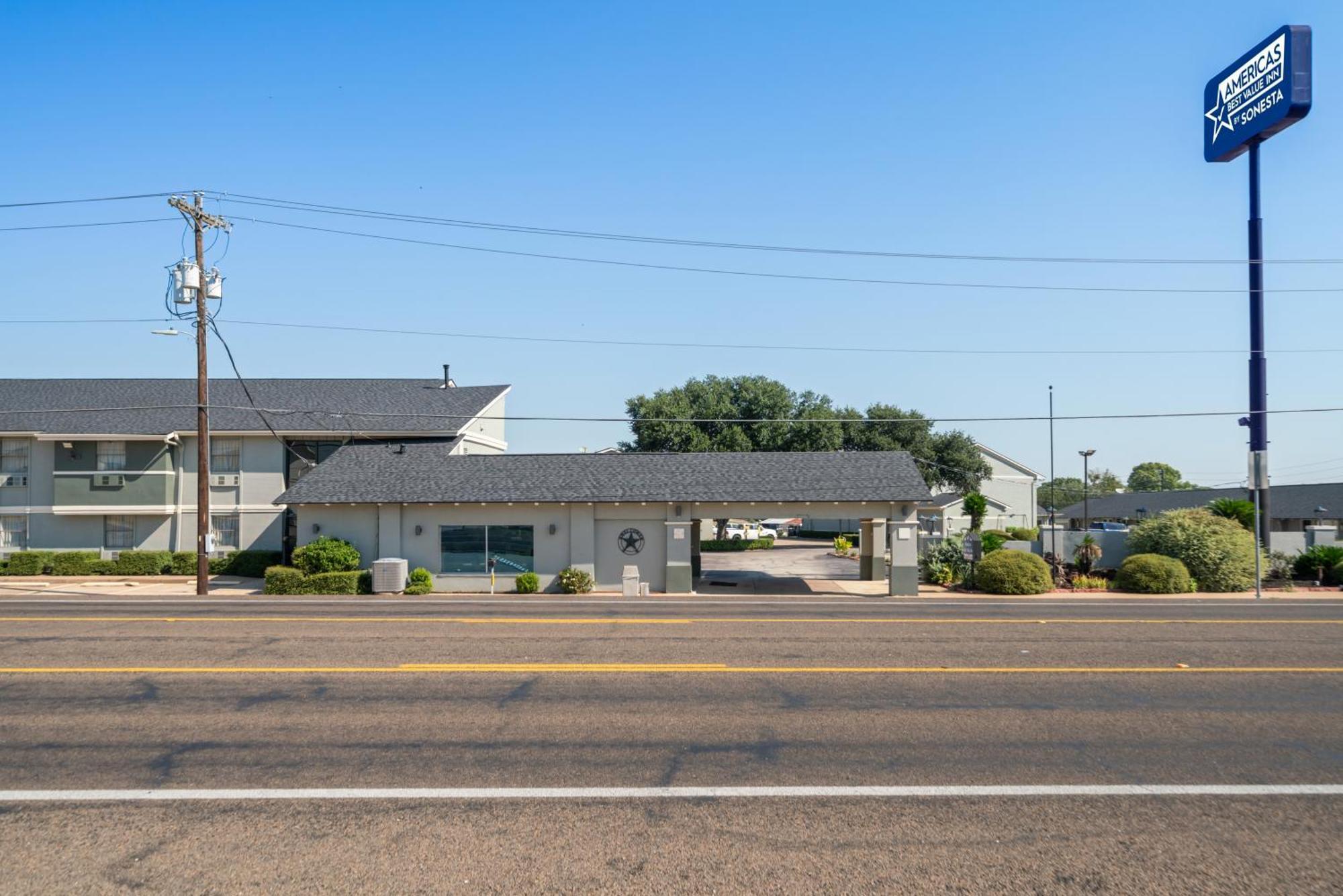 Americas Best Value Inn & Suites Brenham Buitenkant foto