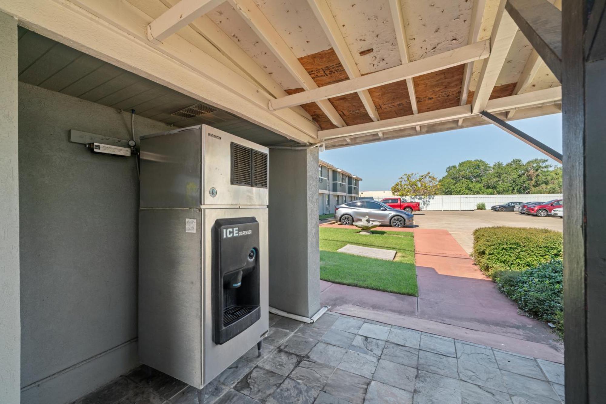 Americas Best Value Inn & Suites Brenham Buitenkant foto