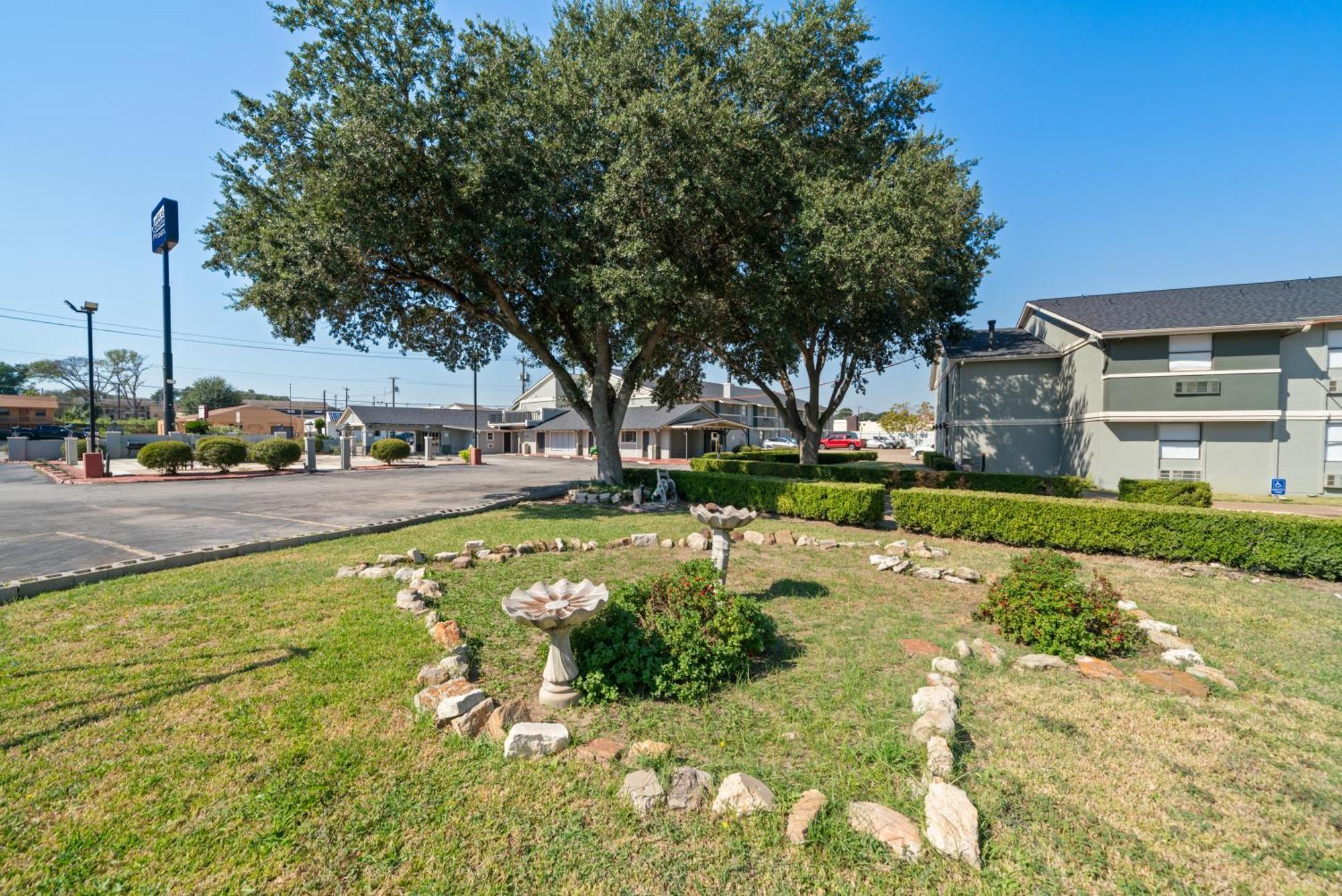 Americas Best Value Inn & Suites Brenham Buitenkant foto