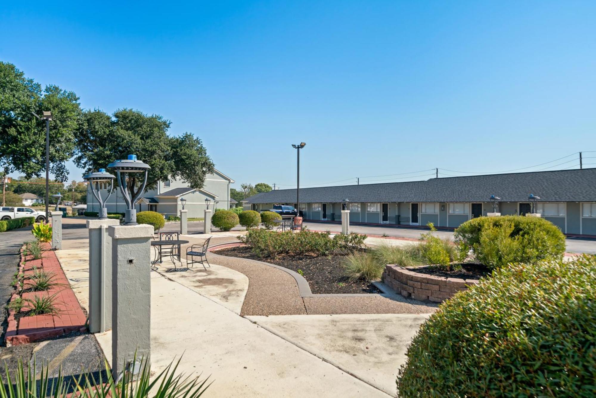 Americas Best Value Inn & Suites Brenham Buitenkant foto