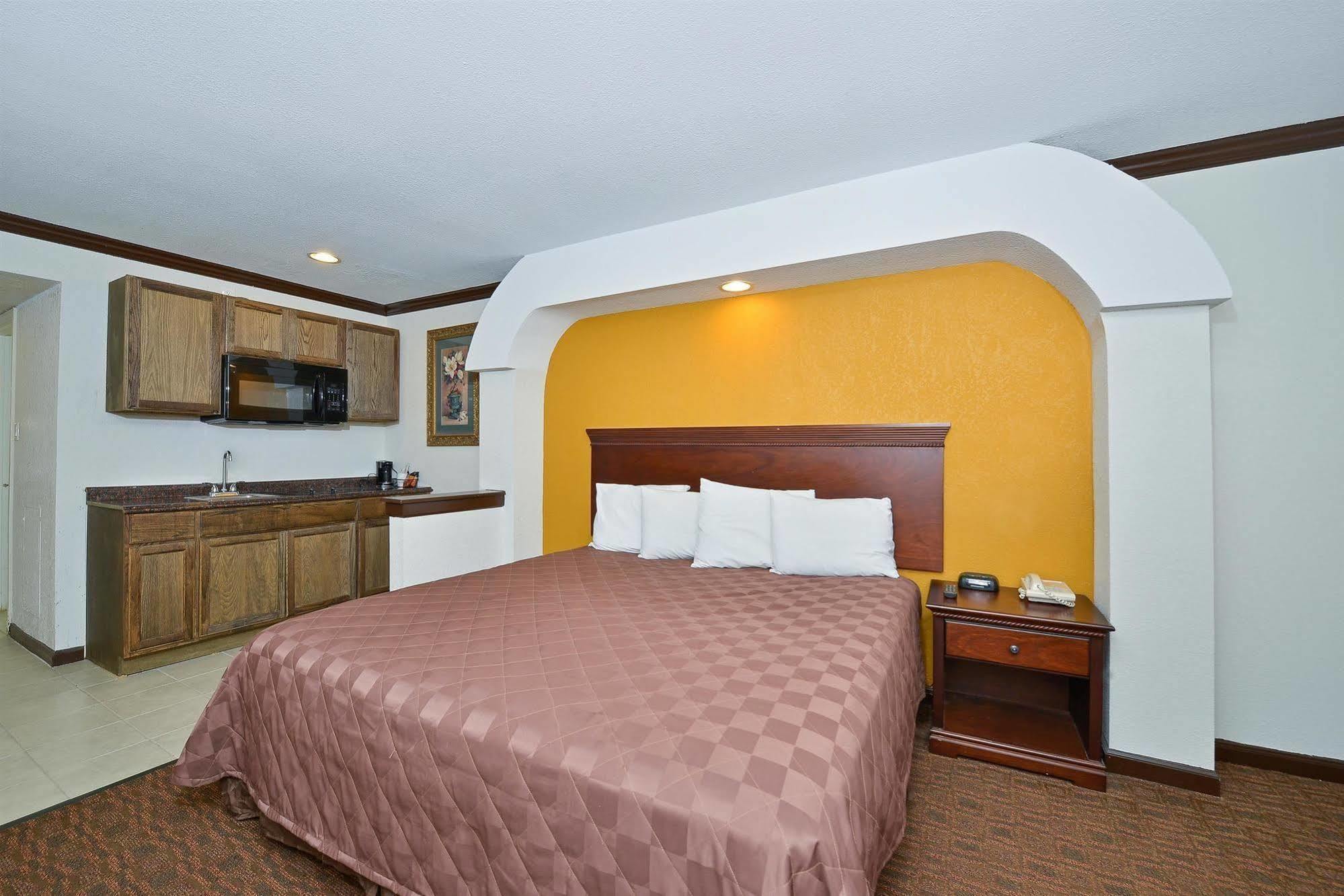 Americas Best Value Inn & Suites Brenham Buitenkant foto